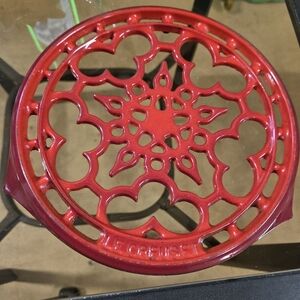 Le Creuset Enameled Cast Iron Deluxe Round Trivet, 9", In Cerise (red)